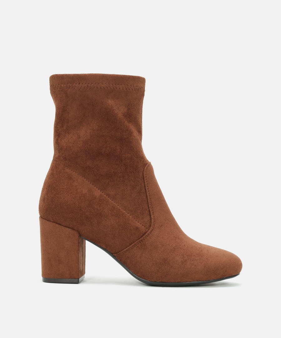 Botins castanhos básicos image number null